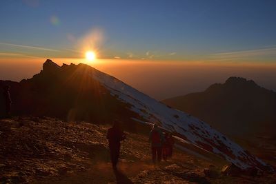 © Marion Rouzé - En descendant d'Uhuru Peak - Kilimandjaro, voie Machame - Tanzanie En descendant d'Uhuru Peak - Kilimandjaro, voie Machame - Tanzanie