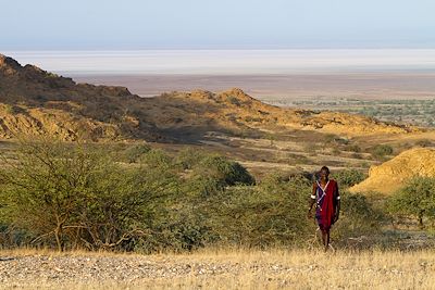 © Gregory Rohart - Guerrier Masai - Gol Mountains dans le Parc du Serengeti - Tanzanie Guerrier Masai - Gol Mountains dans le Parc du Serengeti - Tanzanie