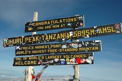 © Vincent Gandilhon - Uhuru Peak - Kilimanjaro - Tanzanie Uhuru Peak - Kilimanjaro - Tanzanie