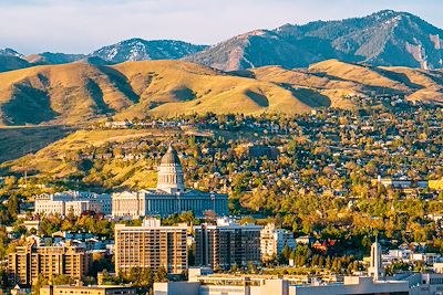 Capitole de Salt Lake City, Utah avec les montagnes Wasatch en arrière-plan, USA