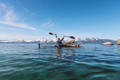 Kayak transparent sur le Lac Tahoe - USA 