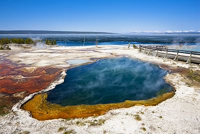 © Fotofeeling / AGE Fotostock - Abyss Pool - West Thumb Geyser Basin - Yellowstone National Park - Wyoming - Etats-Unis Abyss Pool - West Thumb Geyser Basin - Yellowstone National Park - Wyoming - Etats-Unis