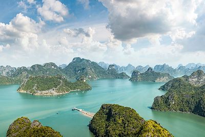 © tbradford / iStock - Baie d'Halong - Vietnam Baie d'Halong - Vietnam