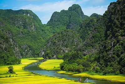 © Degist / Adobe Stock - Baie d'halong terrestre - Ninbinh - Vietnam Baie d'halong terrestre - Ninbinh - Vietnam