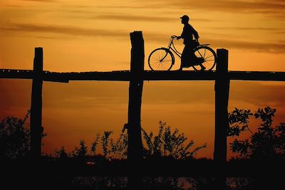 Sur une passerelle - Vietnam