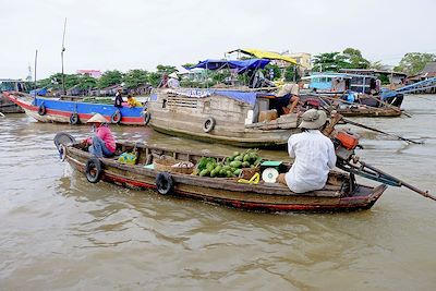 Marché flottant sur le delta du Mekong - Vietnam