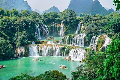 Baie d'Halong et tribus du Tonkin