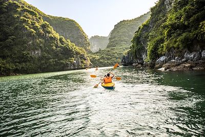Kayak sur la baie d'Halong - Vietnam
