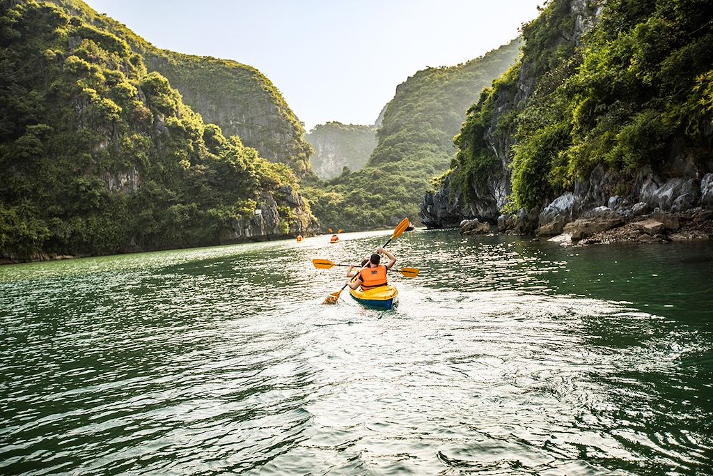 Image Bun Cha Hanoi, Ascension Hang Mua, Kayak Baie de Lan Ha, Velo Hue
