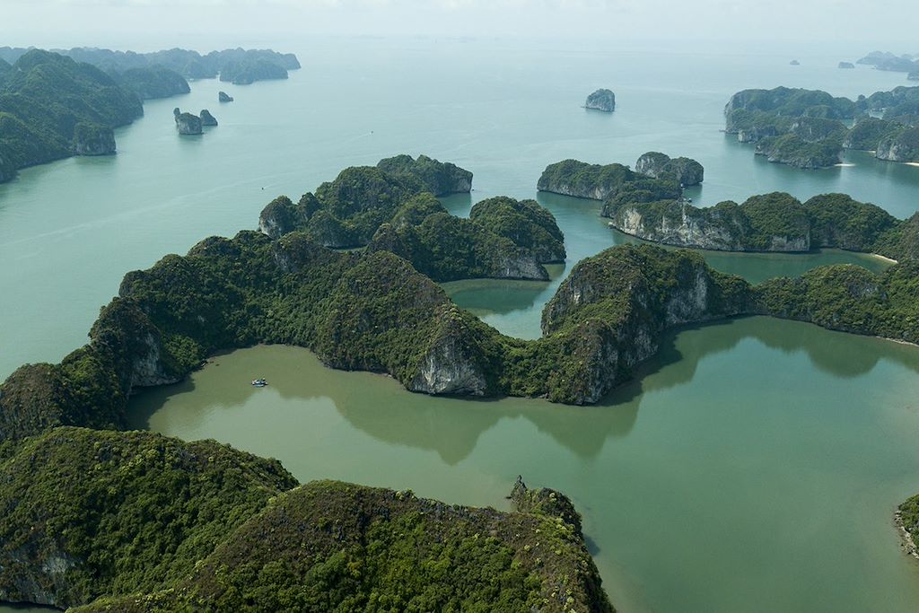 Image Navigation baie d'Halong - Nuit chez l'habitant au lac Ba Be - Ethnies du nord Vietnam