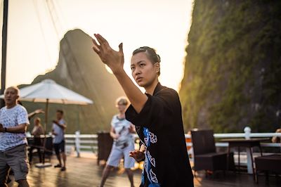Tai Chi sur la baie d'Halong - Vietnam