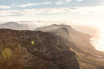 © Andrew Thomas / Stocksy - Table Mountain - Cape Town - Afrique du Sud Table Mountain - Cape Town - Afrique du Sud