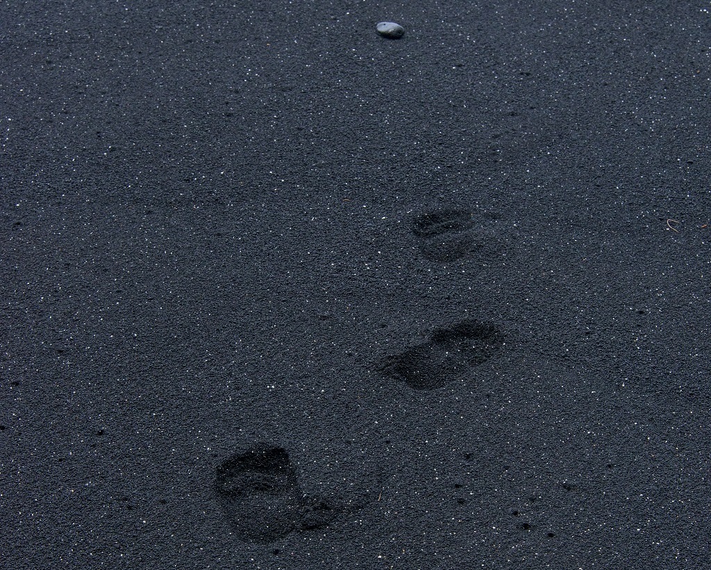 Le sable noir de Kehena provient d'une lave de type pahoehoe - ©Solveig Placier