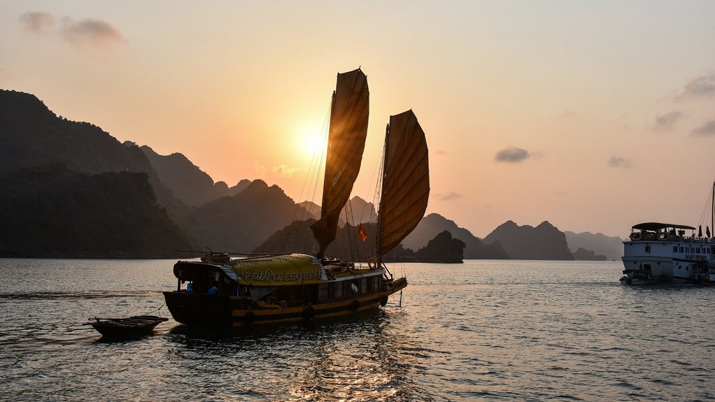 Coucher de soleil sur la baie d'Halong - ©Pascal Four