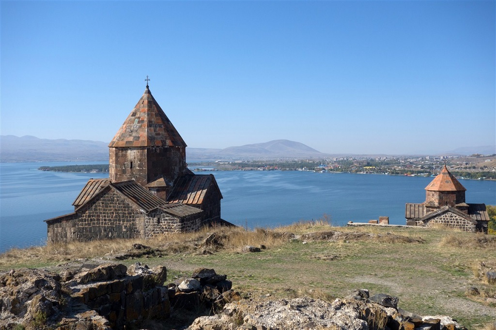 Lac Sevan et monastère de Sevanavank