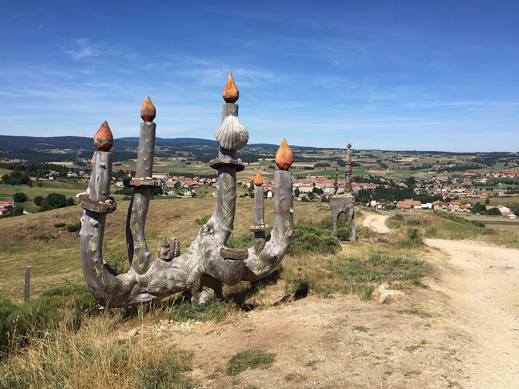 Le chemin de Saint-Jacques entre le Puy-en-Velay et Conques, France