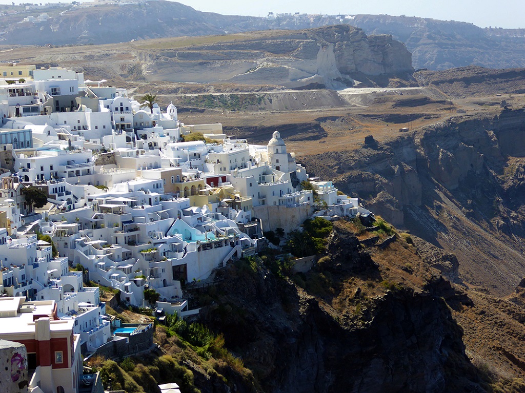 Les contrastes colorés de Santorin