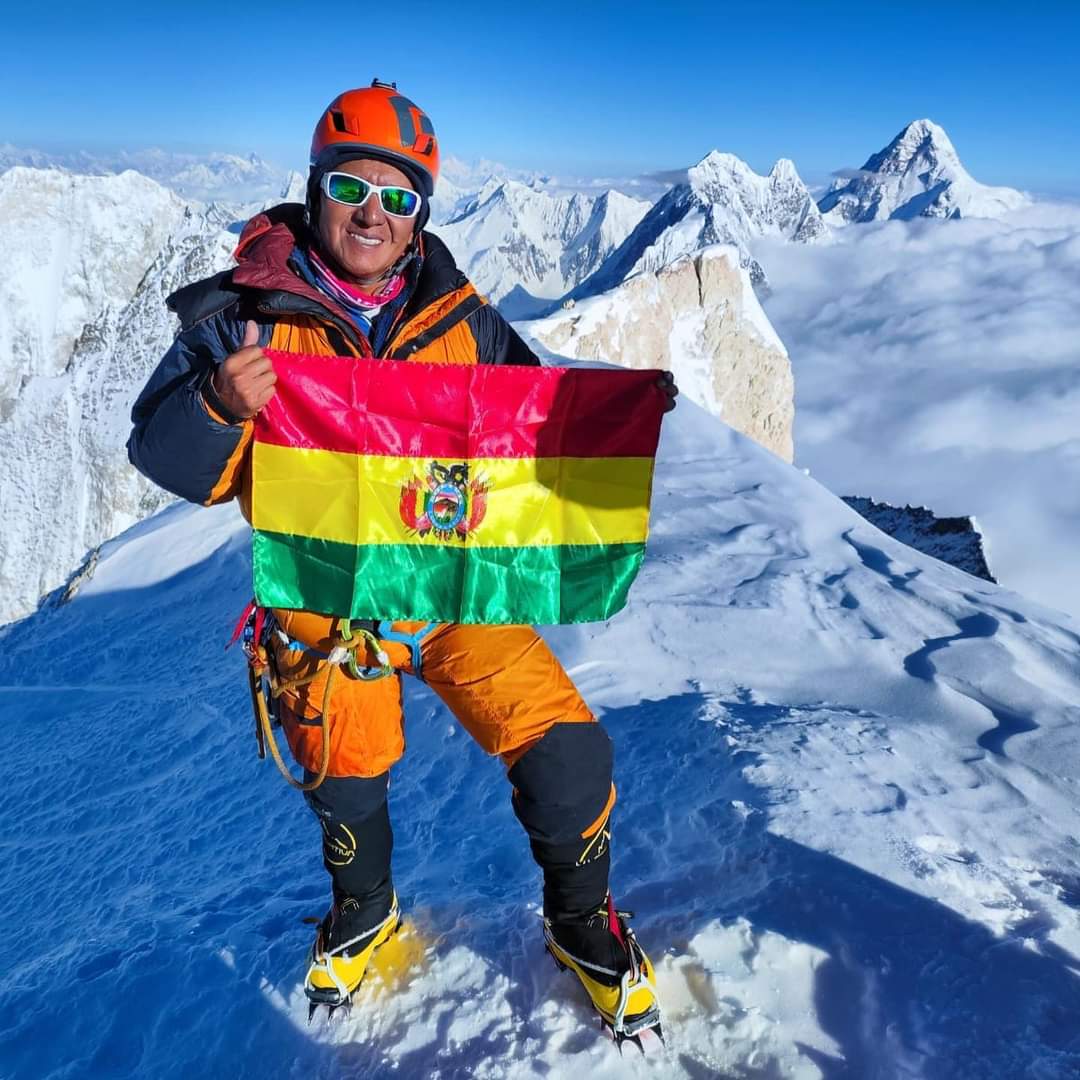 Hugo Ayaviri au sommet du Gasherbrum II - ©Hugo Ayaviri