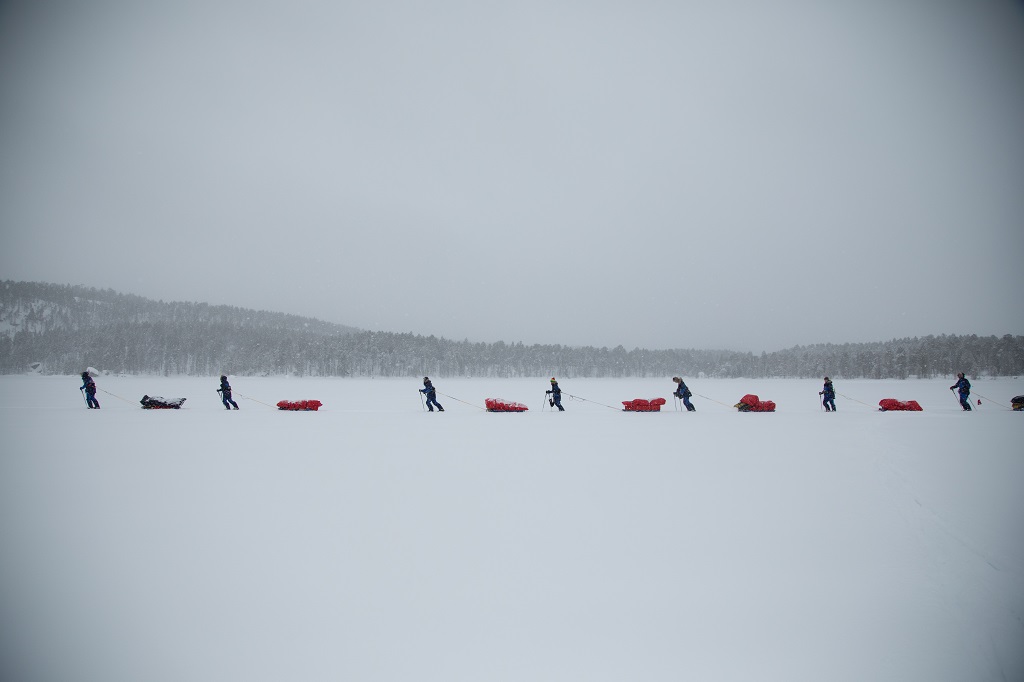 Les pulkas de chaque participant pèsent jusqu'à 80 kilos - ©Human Adaptation Institute-M-Saumet