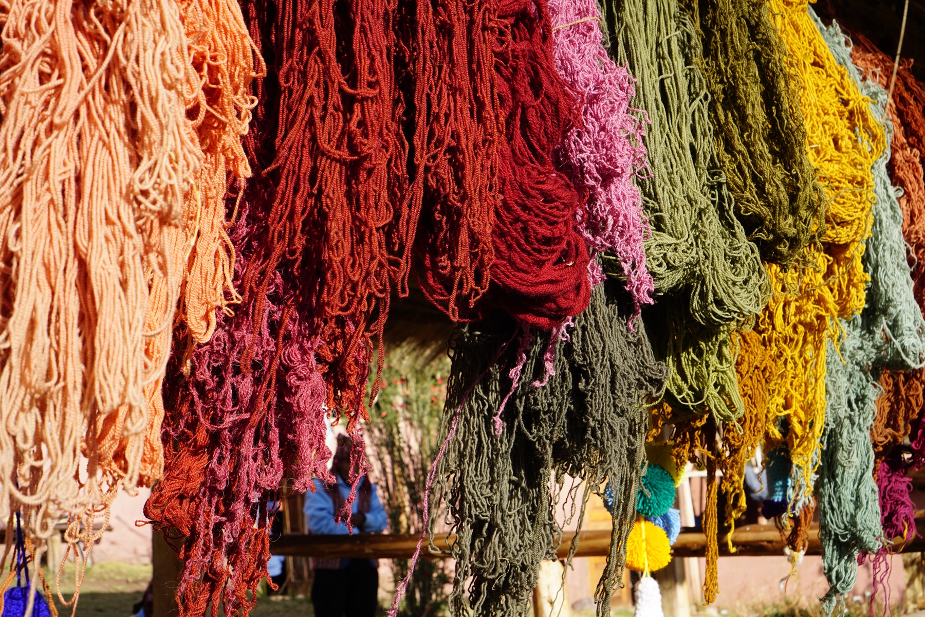 Laine d'alpaga sur un marché © Mathilde Salmon