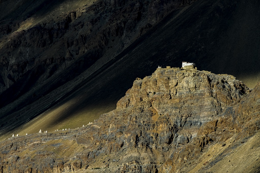 L'ancien palais-forteresse du roi de Zangla veille depuis onze siècles sur la vallée de la rivière Zanskar, à 4000 m d'altitude