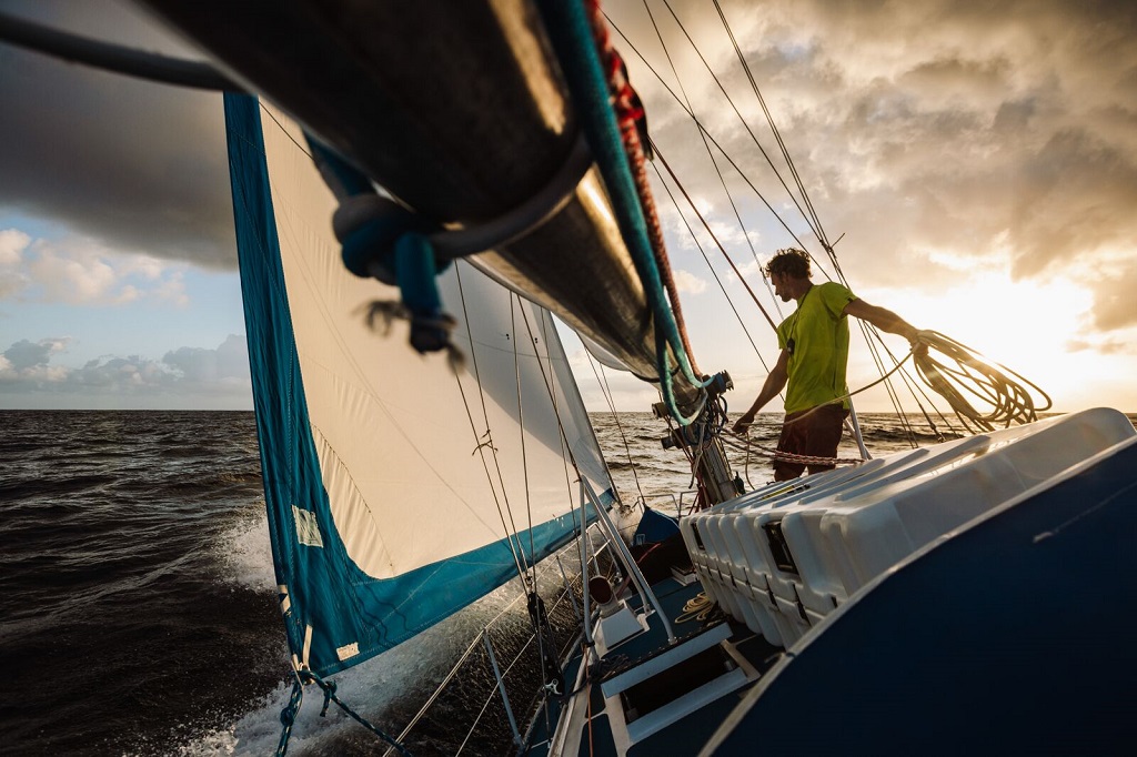 De la gîte sur Maewan, en pleine traversée entre les îles de l’archipel des Marquises, 1400km à l’est de Tahiti. - ©Jérémy Bernard