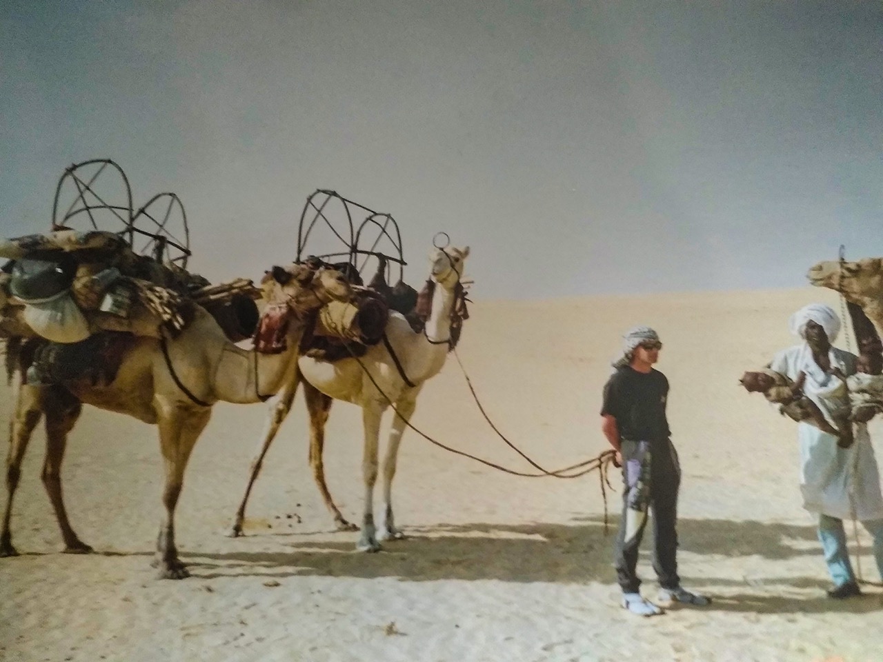 Michel, en randonnée dans le désert algérien, en 1992 - ©Michel Millard