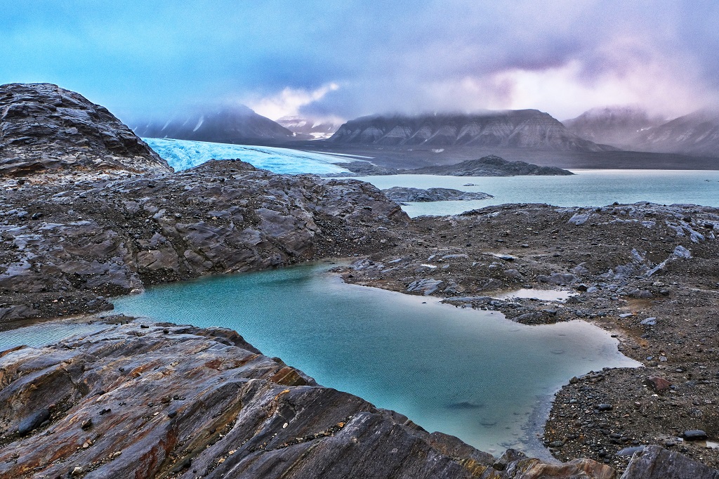 Vastitude minérale, glaciers et cieux versatiles