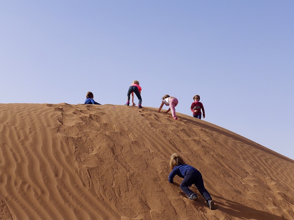 Jeux dans les dunes