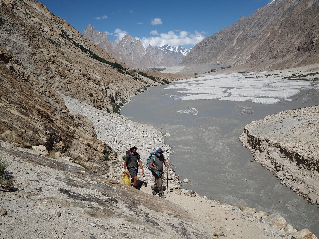 Entre glaciers et moraines - ©Philippe Barthez