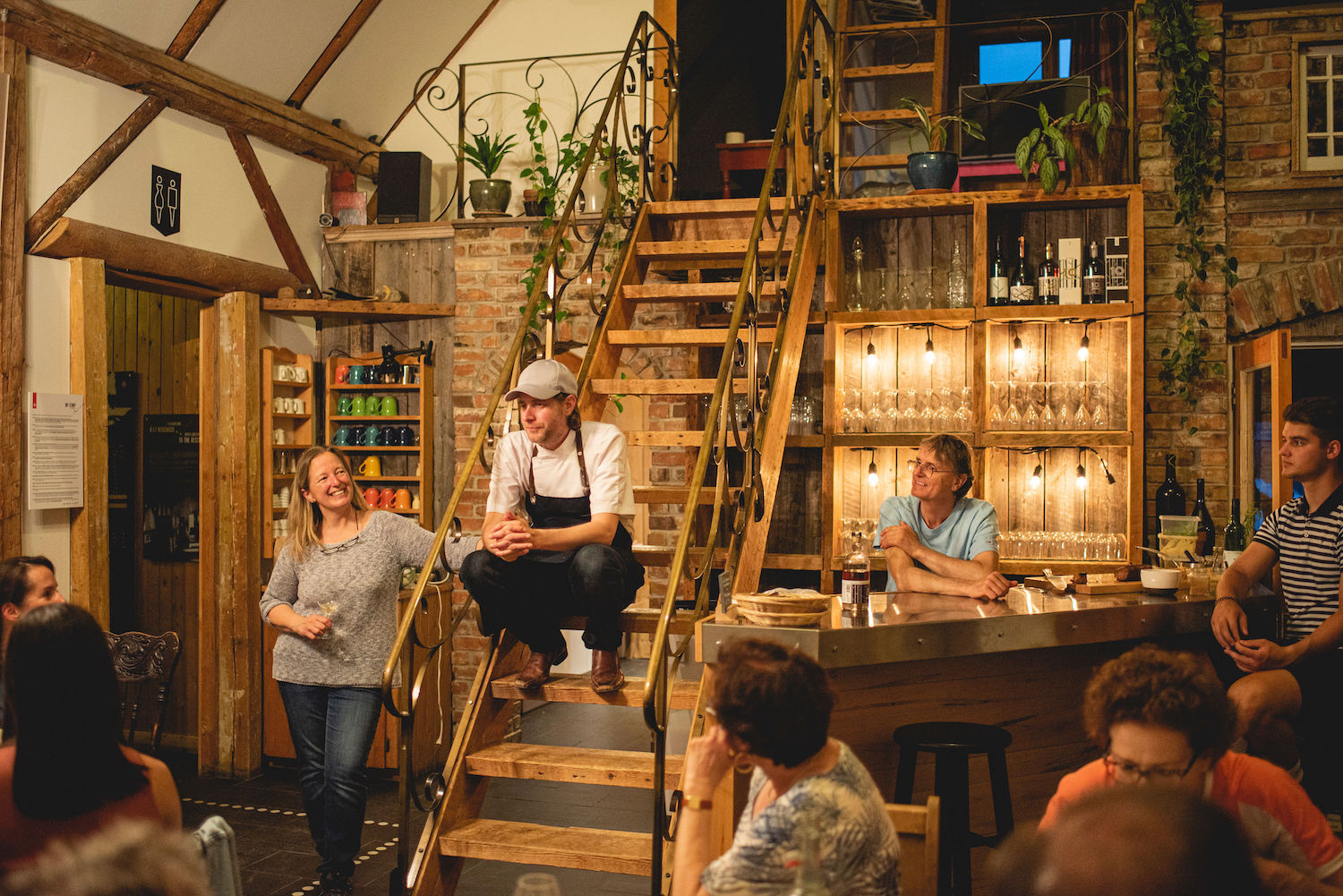 Souper exclusif et échanges sur l'importance de l'alimentation locale avec le chef Pierre-Olivier Ferry et les propriétaires du Domaine Acer - ©Julie Houde-Audet