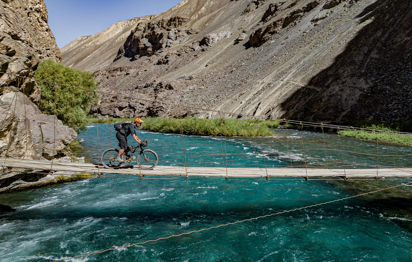 L’aventure hors-piste au Pamir avec Cédric Tassan, explorateur à vélo