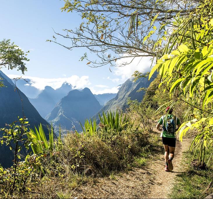 Tours et traversée de l'île de la Réunion - Fédération Française de la  Randonnée Pédestre