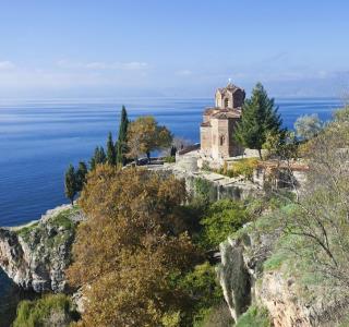 L'Albanie : Pourquoi cette destination européenne méconnue séduit les randonneurs ?